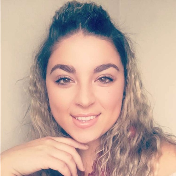 Meet your Posher, Jennifer - Picture 1 of 1